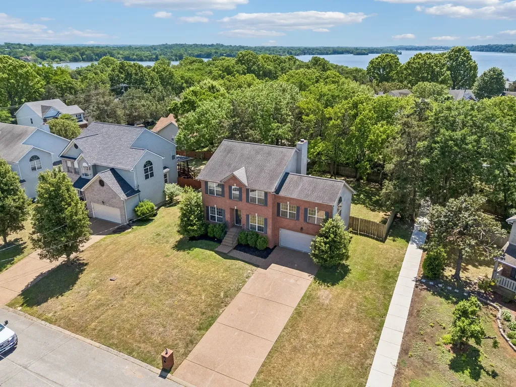 105 Hampton Court Hendersonville TN 37075