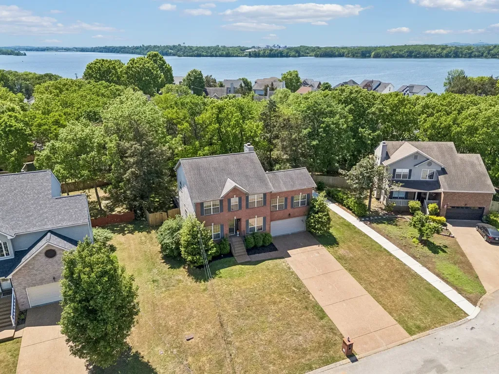 105 Hampton Court Hendersonville TN 37075