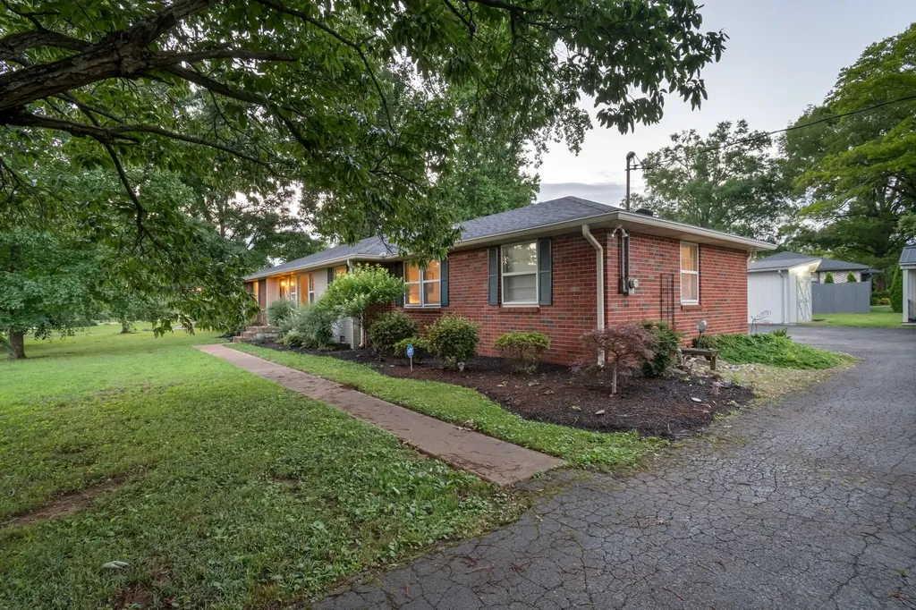 2940 Fernbrook Lane Nashville TN 37214
