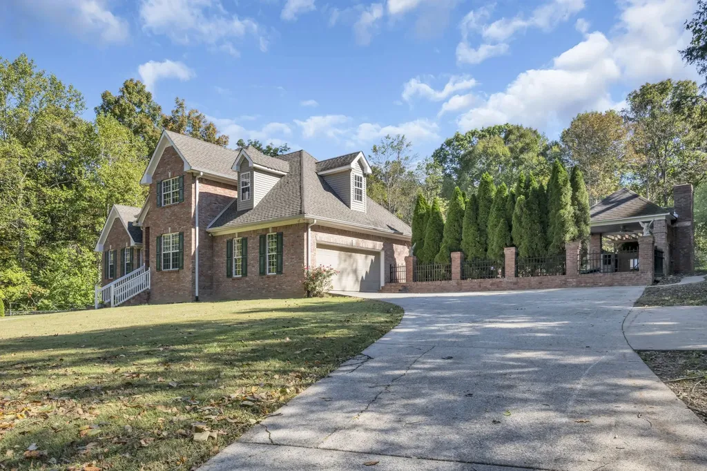 1194 Spann Road Charlotte TN 37036