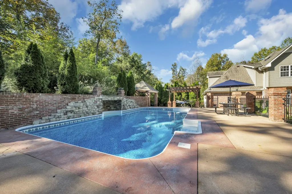 1194 Spann Road Charlotte TN 37036