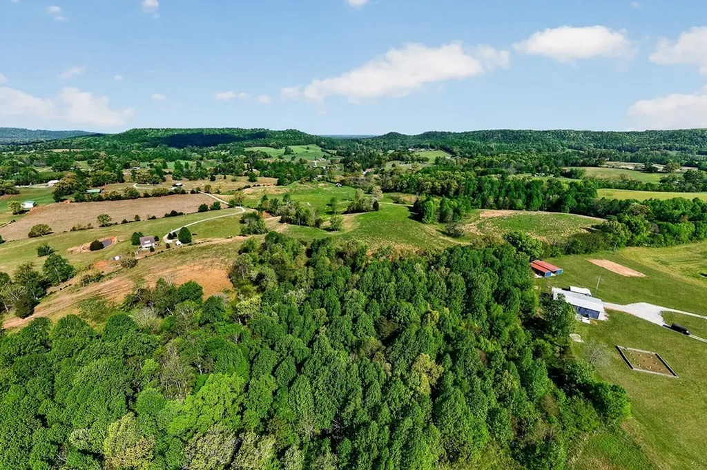 515 Jericho Road Quebeck TN 38579