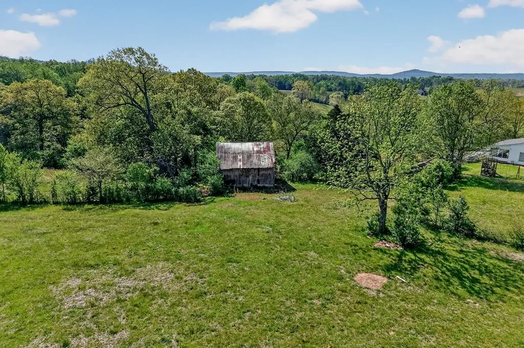515 Jericho Road Quebeck TN 38579