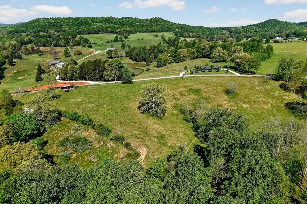 515 Jericho Road Quebeck TN 38579