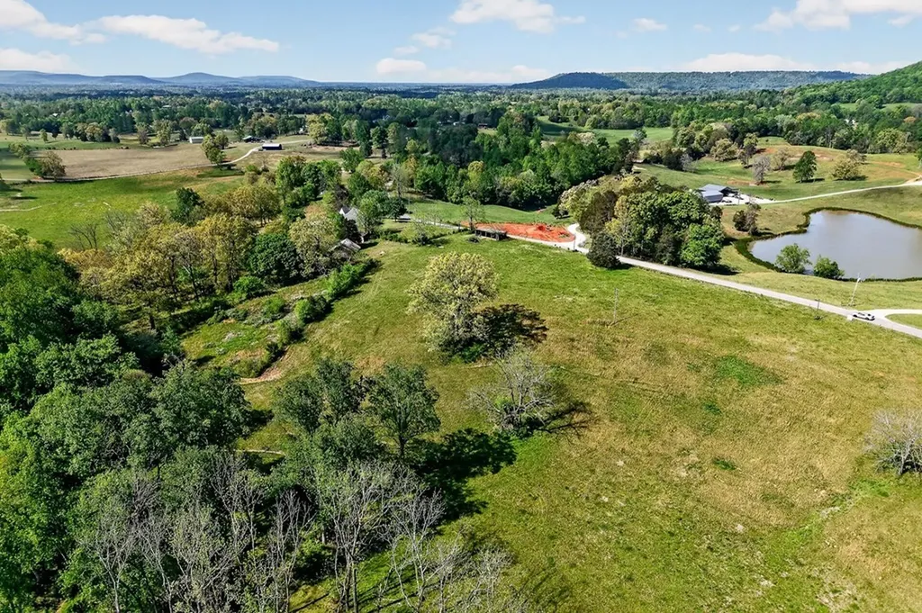 515 Jericho Road Quebeck TN 38579