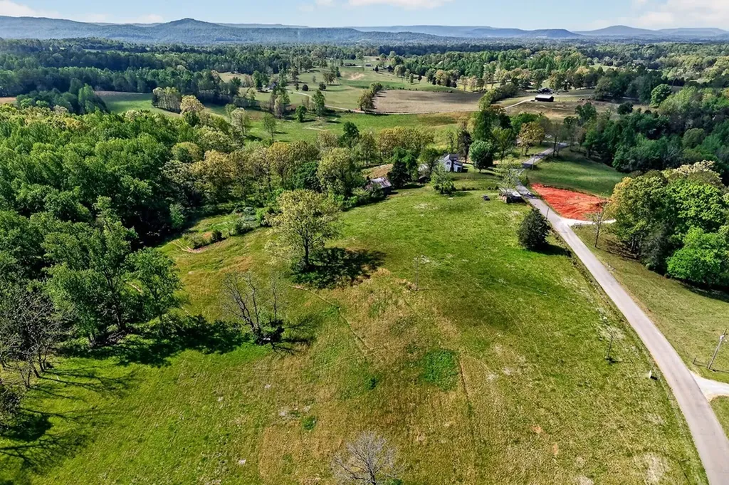 515 Jericho Road Quebeck TN 38579