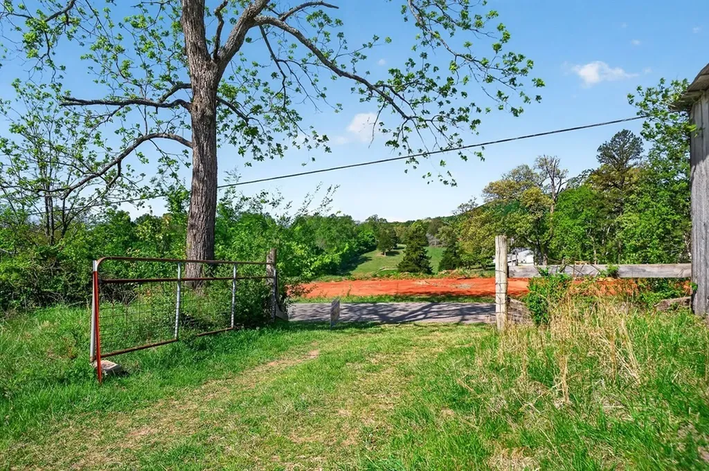 515 Jericho Road Quebeck TN 38579