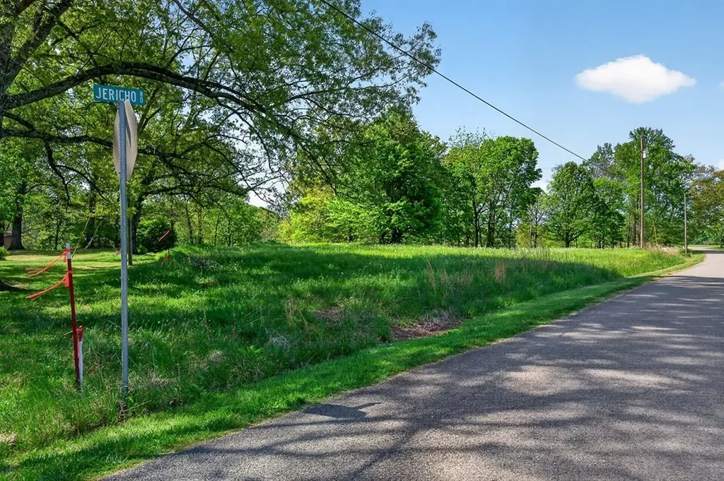 515 Jericho Road Quebeck TN 38579