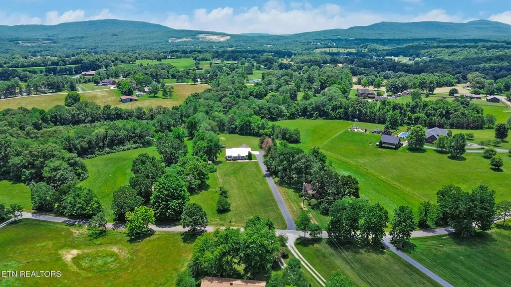 340 Huckleberry Lane Crossville TN 38555