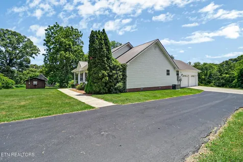 340 Huckleberry Lane Crossville TN 38555