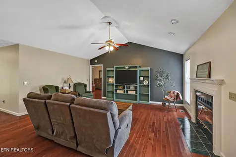 340 Huckleberry Lane Crossville TN 38555