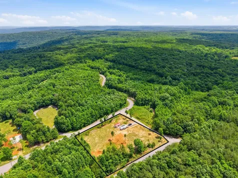 1311 Hillis Cemetery Road Spencer TN 38585