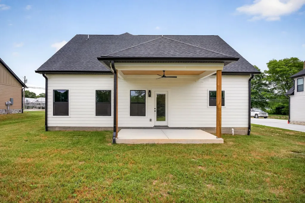 165 Cripps Lane Smithville TN 37166