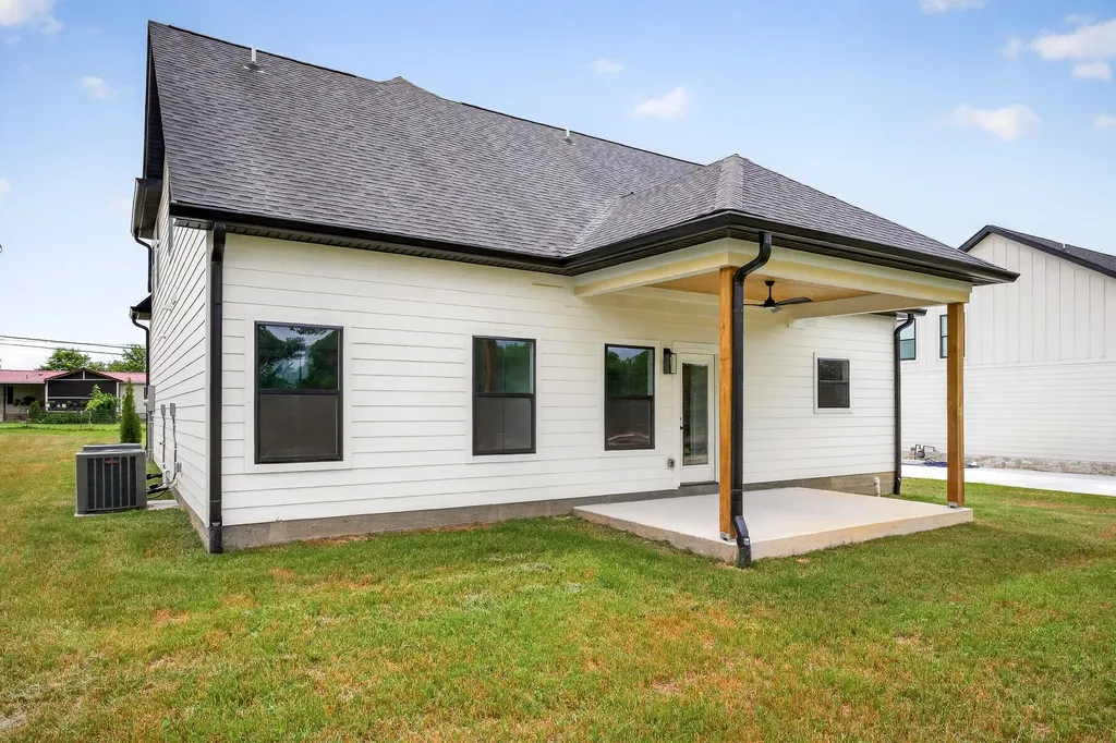 165 Cripps Lane Smithville TN 37166