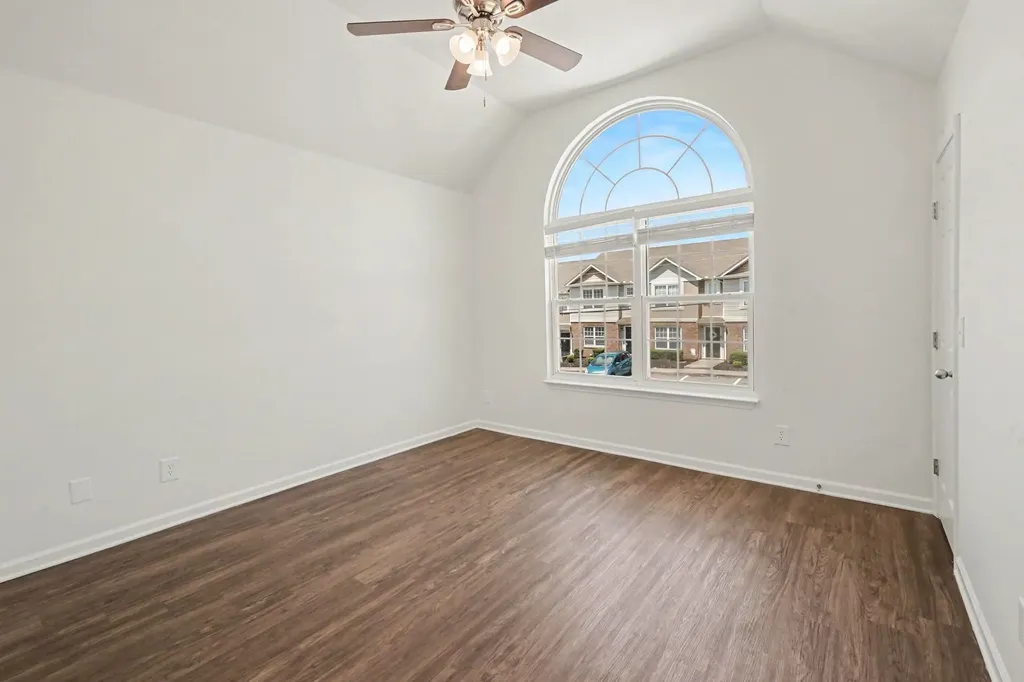 8058 Logan Drive La Vergne TN 37086