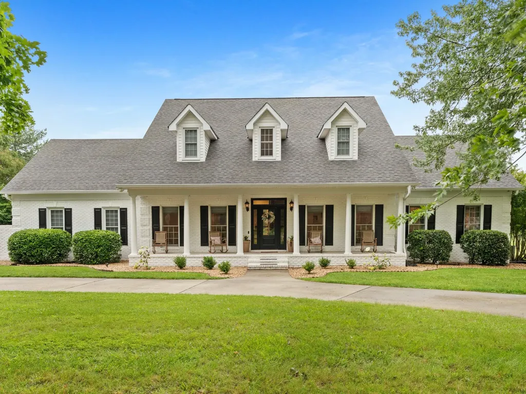 106 Fairways Blvd, N Tullahoma TN 37388