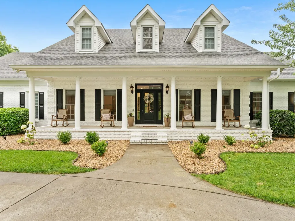 106 Fairways Blvd, N Tullahoma TN 37388
