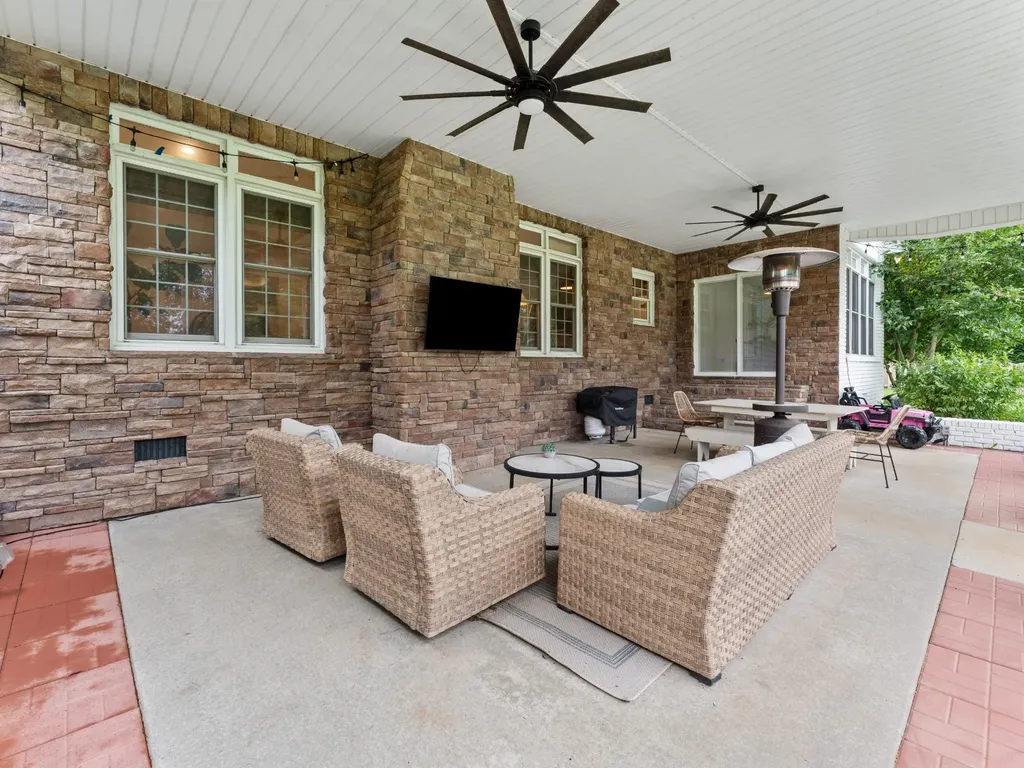 106 Fairways Blvd, N Tullahoma TN 37388