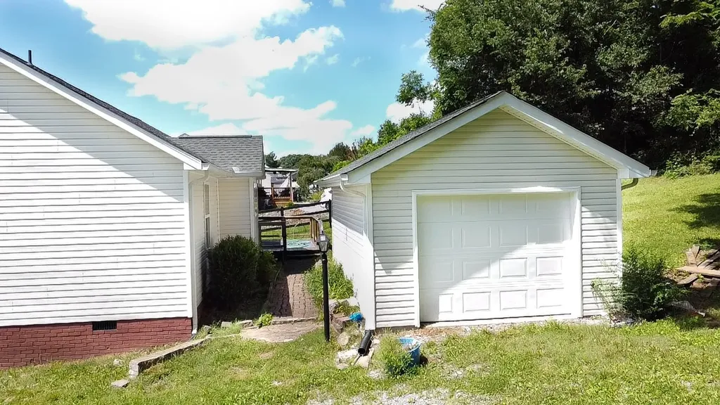 108 Sims Avenue Wartrace TN 37183