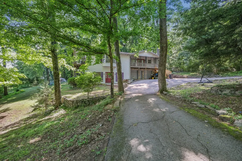 1153 Bear Creek Pike Columbia TN 38401