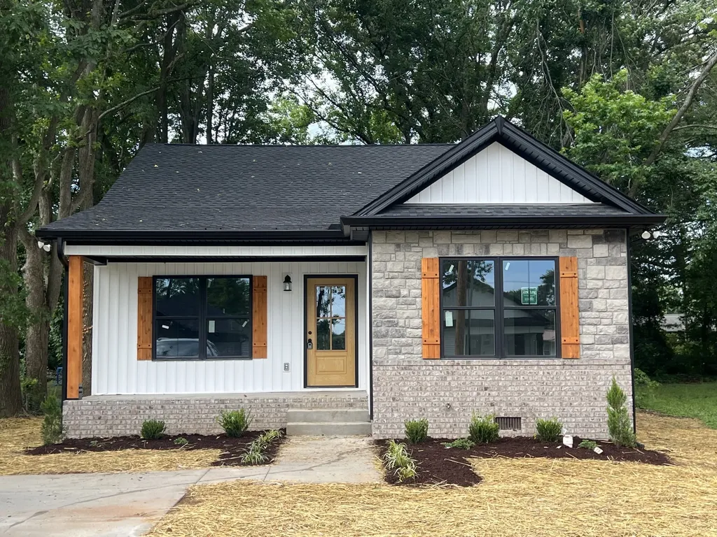 208 Strawberry Street Portland TN 37148