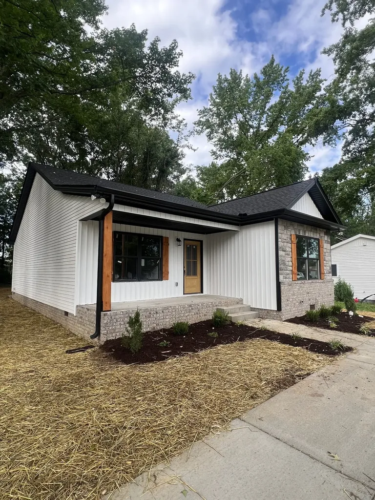 208 Strawberry Street Portland TN 37148