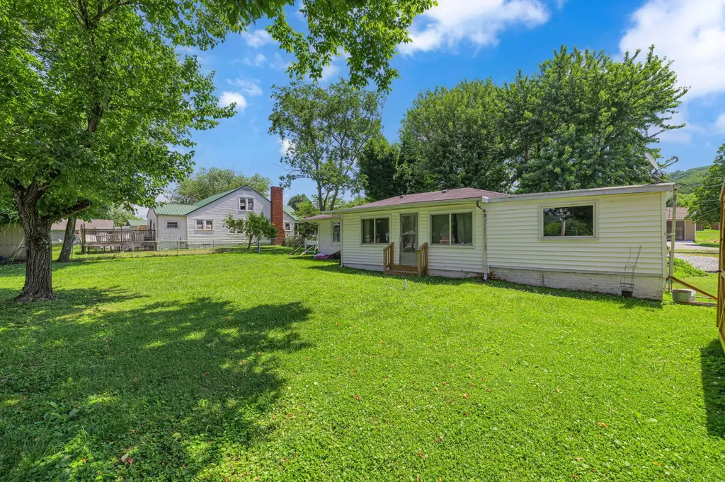 222 S Oakwood Avenue Clinton TN 37716