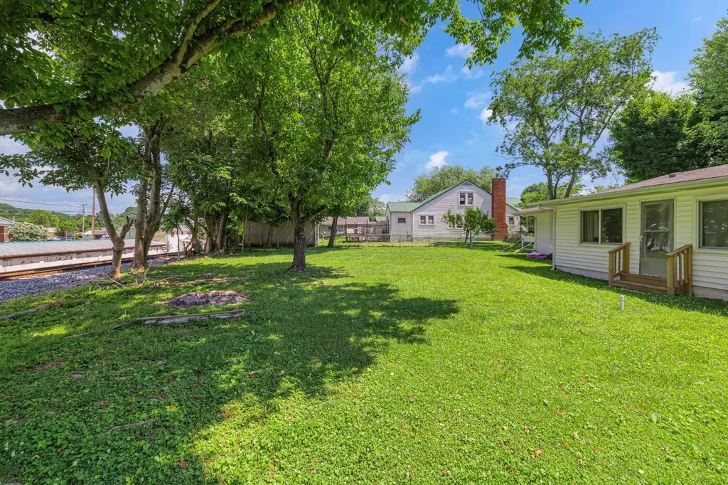 222 S Oakwood Avenue Clinton TN 37716