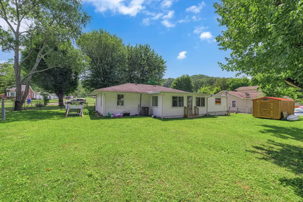 222 S Oakwood Avenue Clinton TN 37716