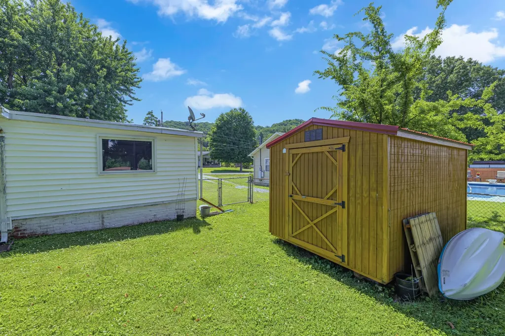 222 S Oakwood Avenue Clinton TN 37716