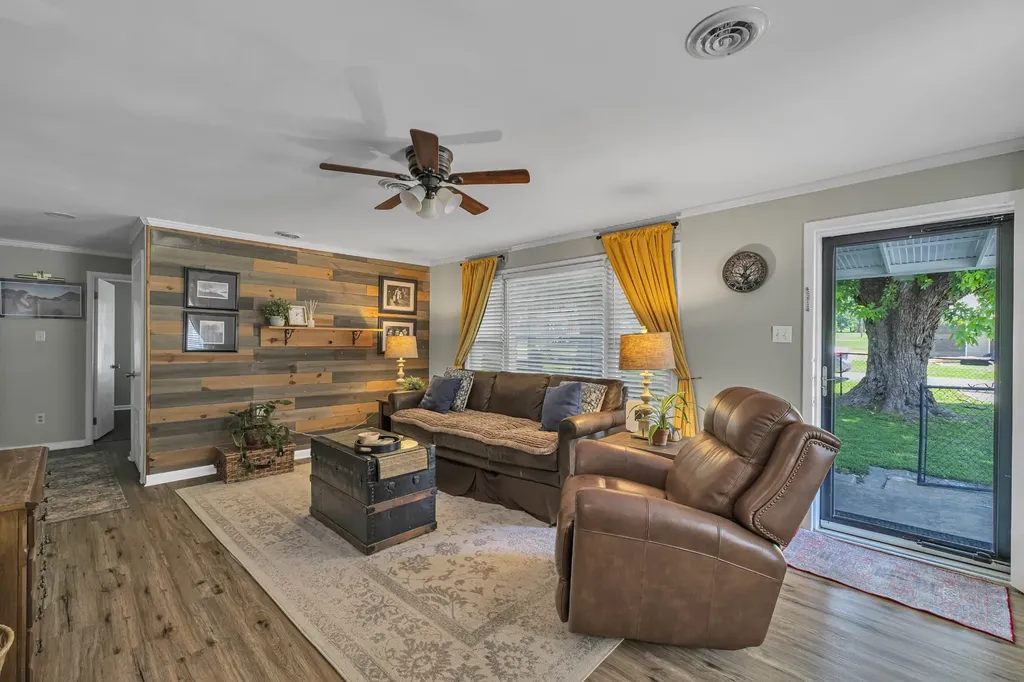 222 S Oakwood Avenue Clinton TN 37716