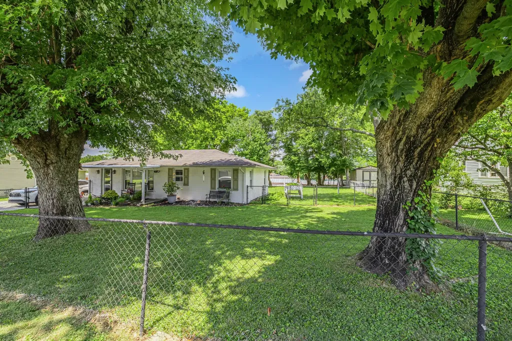 222 S Oakwood Avenue Clinton TN 37716