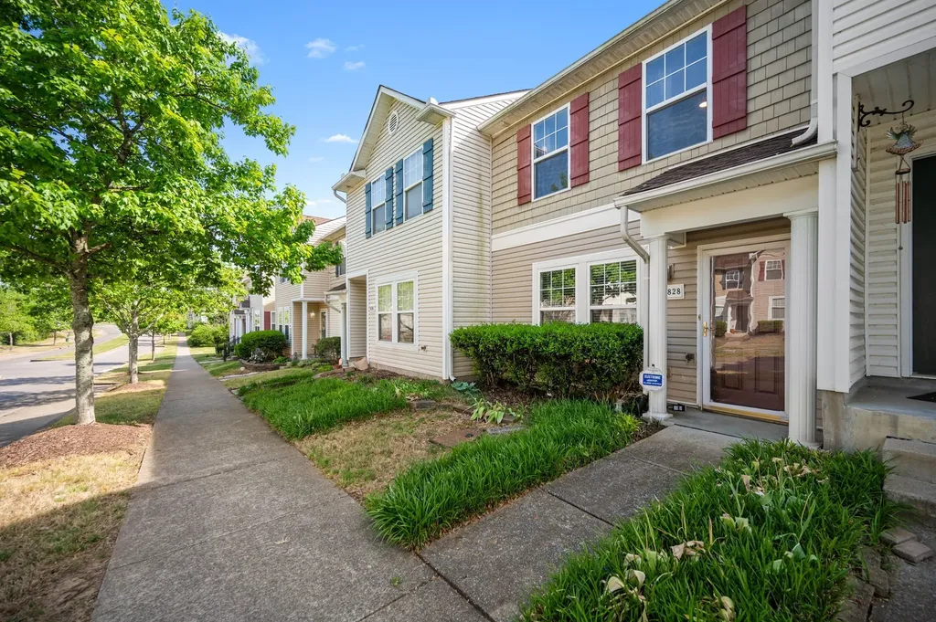 5828 Monroe Crossing Antioch TN 37013