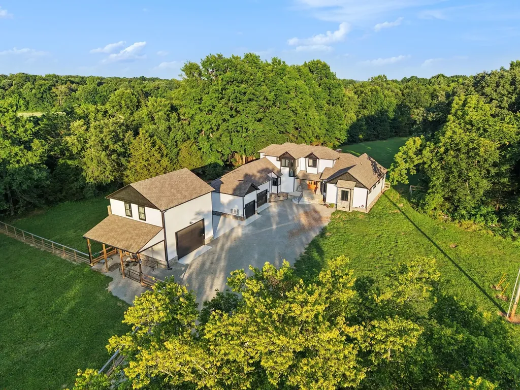 2267 Hunter Road Lewisburg TN 37091
