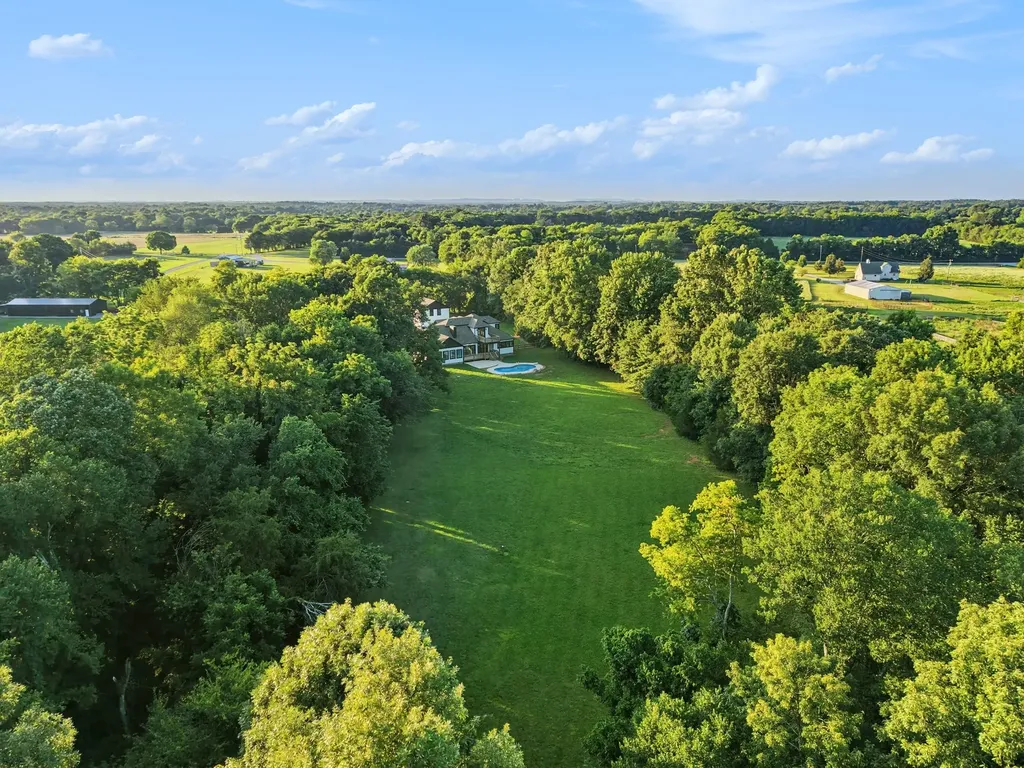 2267 Hunter Road Lewisburg TN 37091