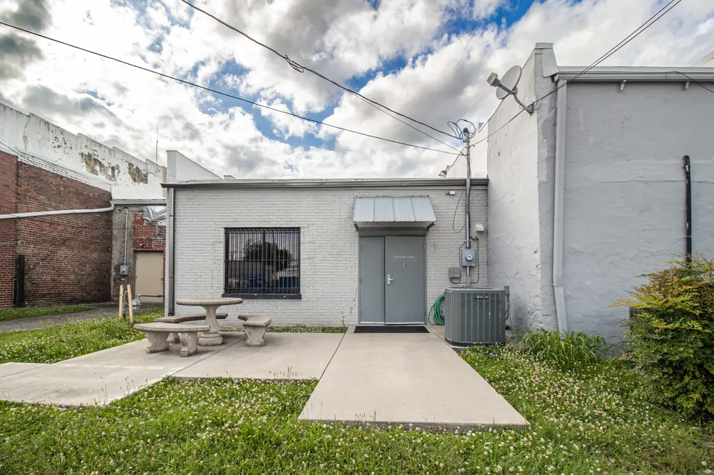 109 W Lincoln Street Tullahoma TN 37388