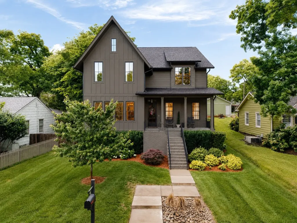 122 38th Ave, N Nashville TN 37209