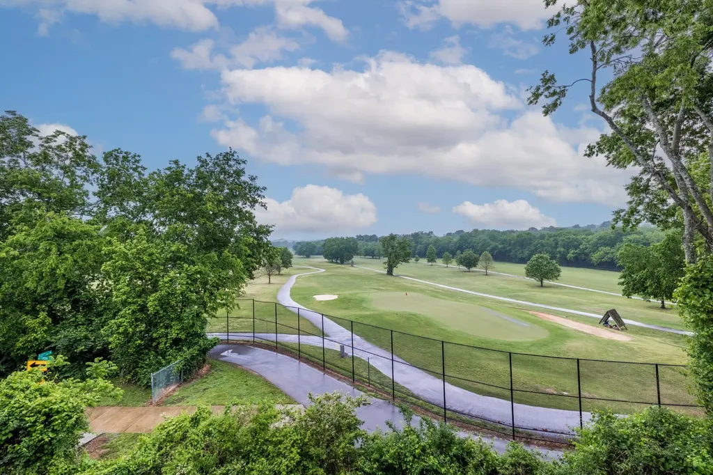 122 38th Ave, N Nashville TN 37209