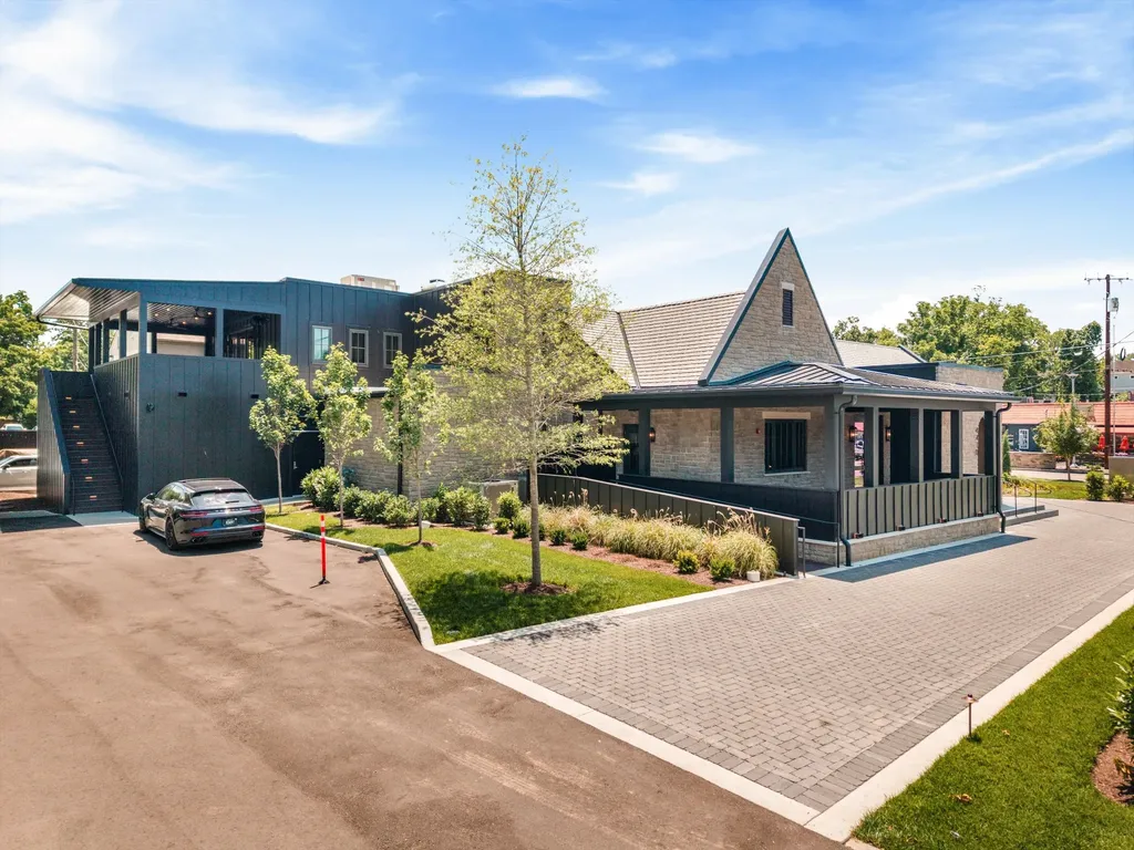 122 38th Ave, N Nashville TN 37209