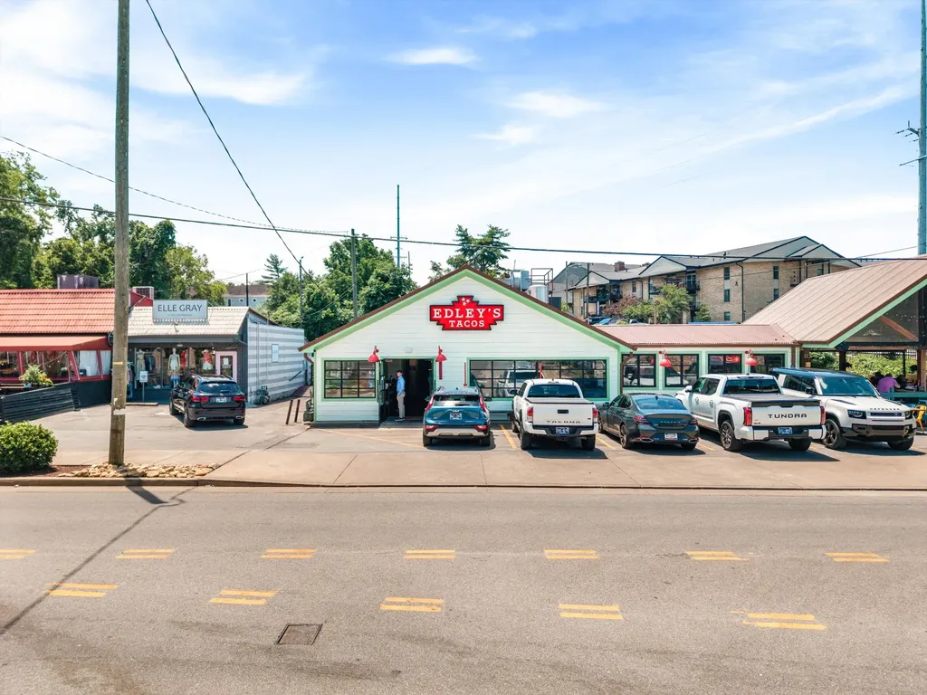 122 38th Ave, N Nashville TN 37209
