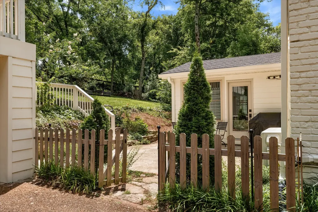 4830 Briarwood Drive Nashville TN 37211