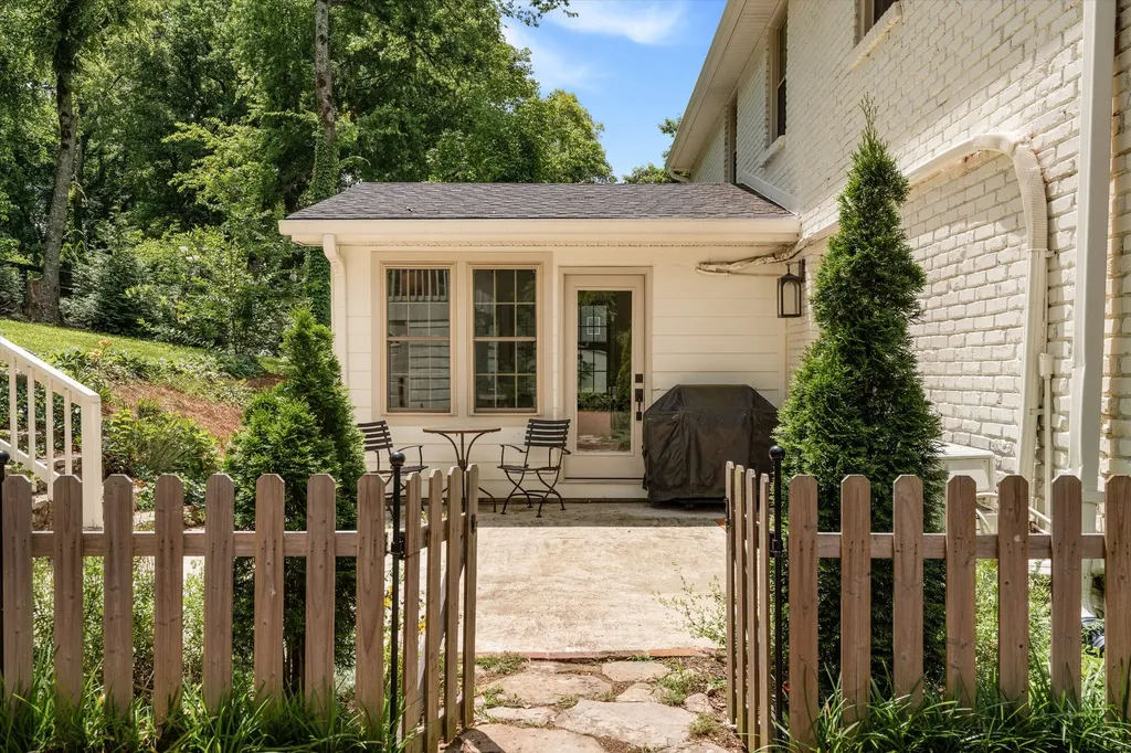 4830 Briarwood Drive Nashville TN 37211