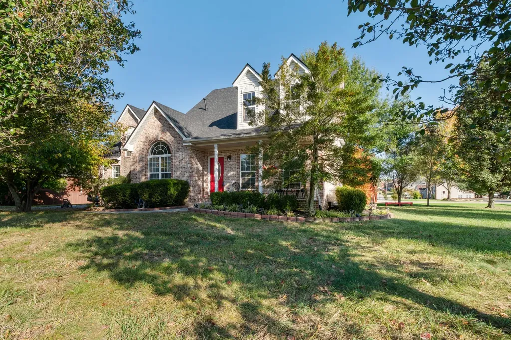 8018 Burntwood Drive La Vergne TN 37086