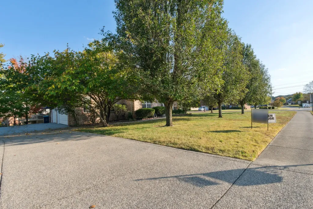 8018 Burntwood Drive La Vergne TN 37086