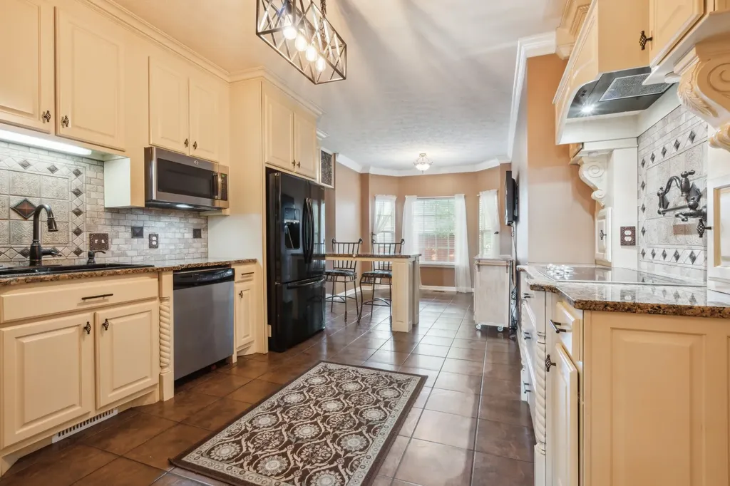 8018 Burntwood Drive La Vergne TN 37086