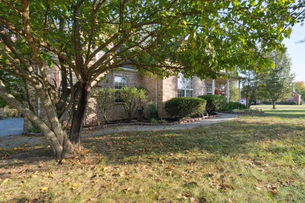 8018 Burntwood Drive La Vergne TN 37086