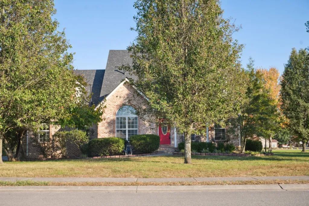 8018 Burntwood Drive La Vergne TN 37086