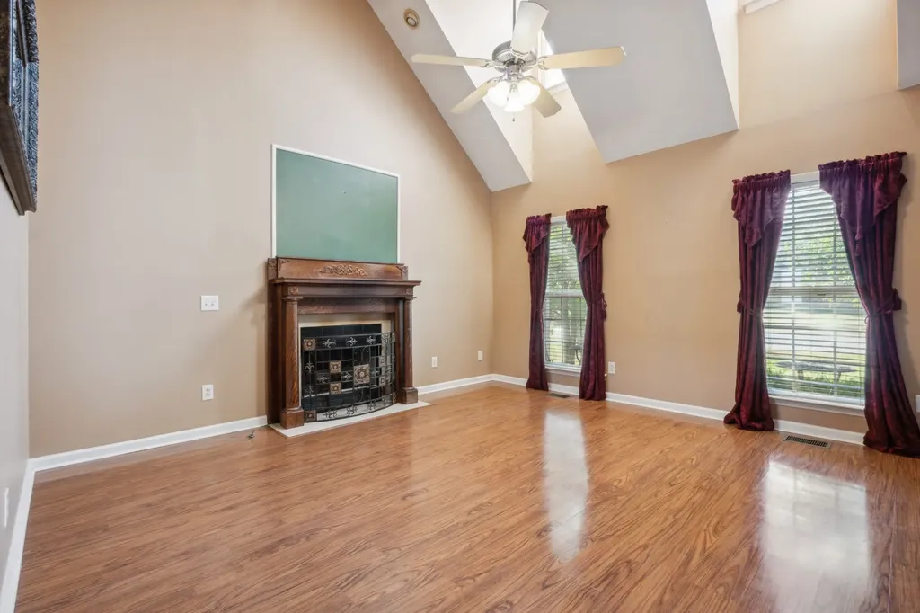 8018 Burntwood Drive La Vergne TN 37086
