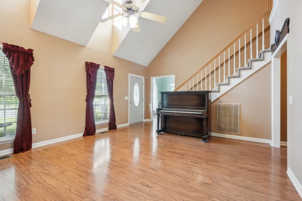 8018 Burntwood Drive La Vergne TN 37086