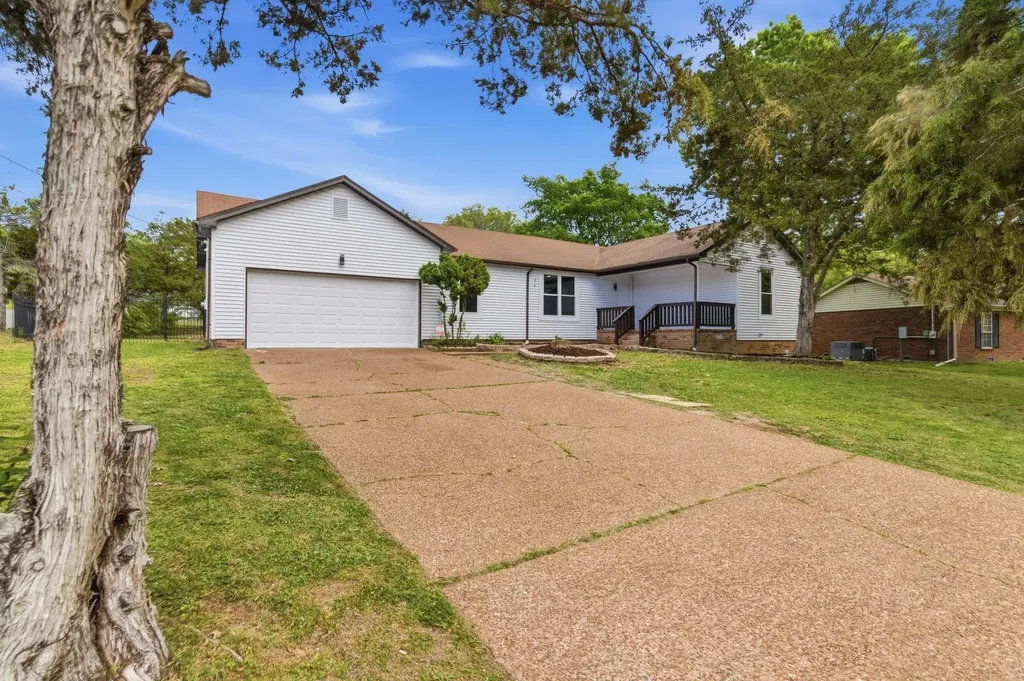 361 Clearlake Dr, W Nashville TN 37217